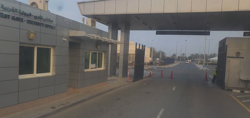 موقف السيارات المدفوع لموظفي المبنى 2 في دبي