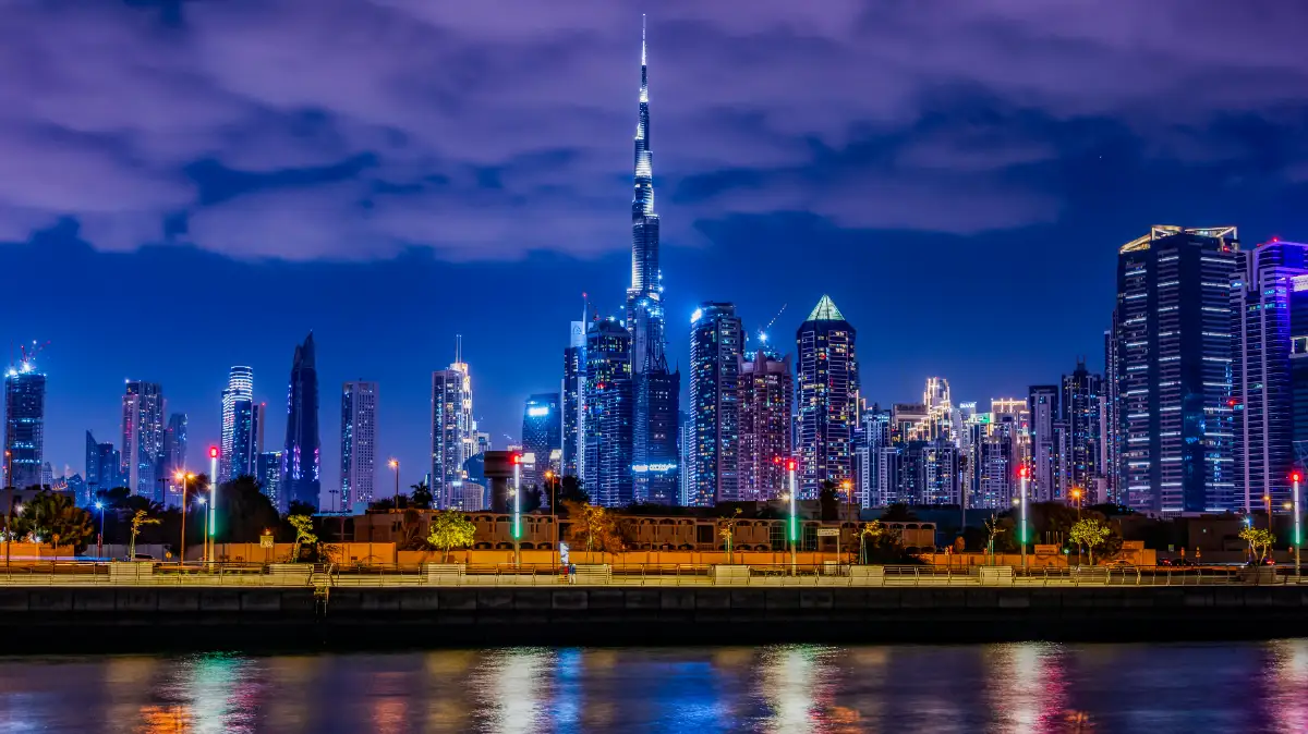 Introduction to Dubai: A Dynamic City of Smart Towers