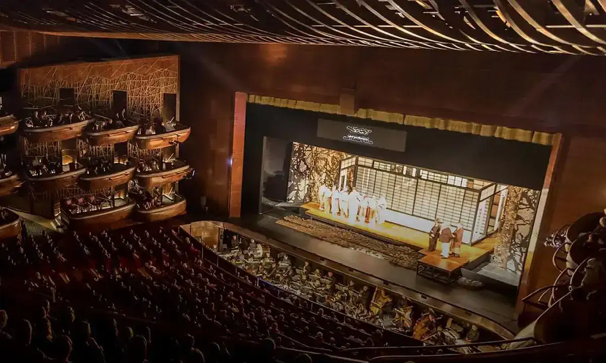 Facilities and usable spaces of the opera