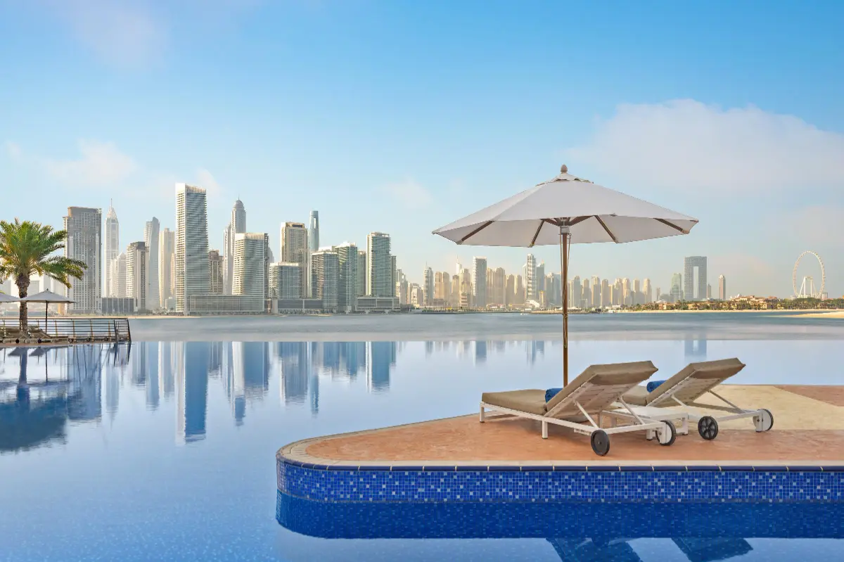 Rooms and interior design of Al Khouri Sky Garden Hotel