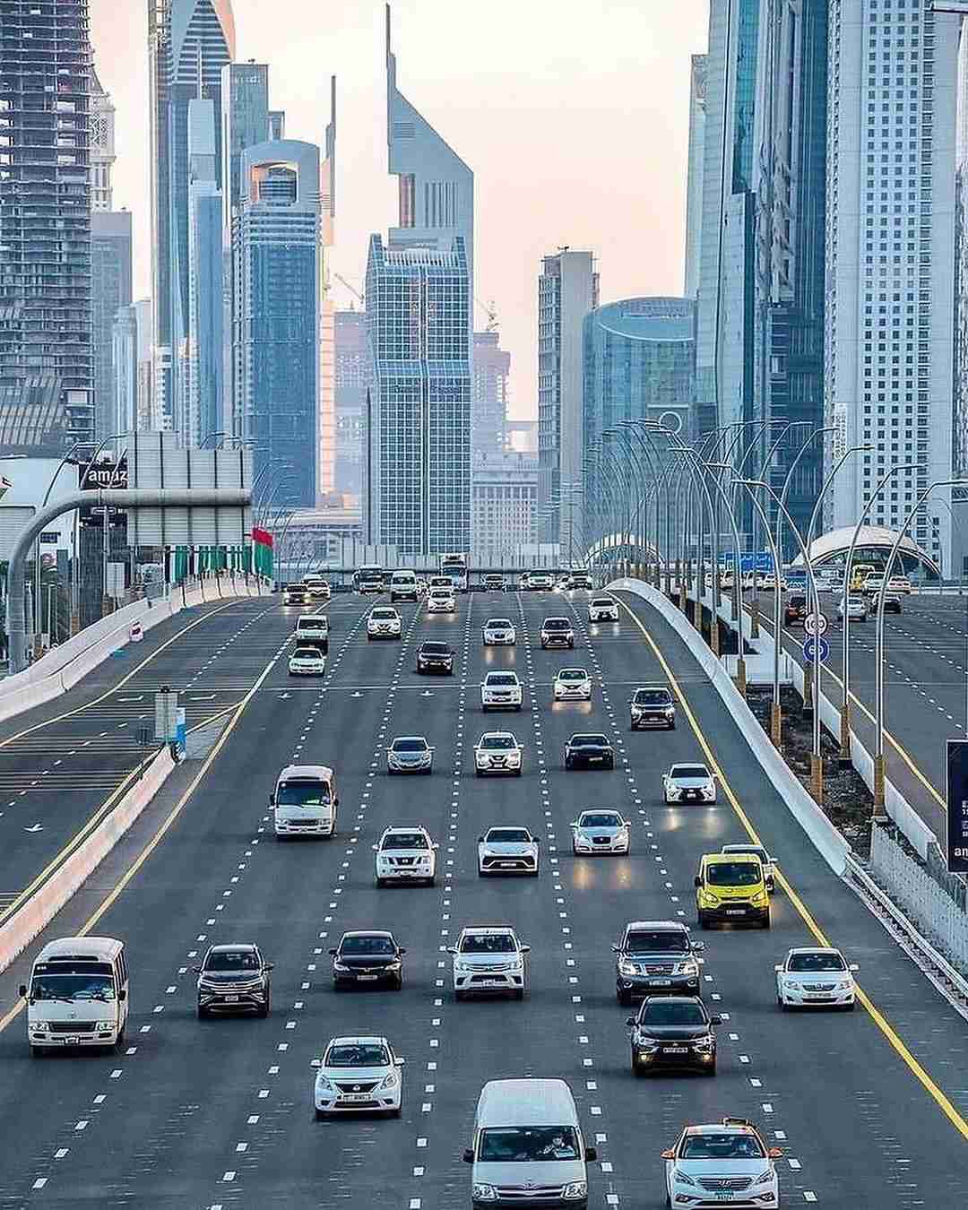 Dubai to Restrict Truck Traffic on Sheikh Zayed Road From October 1