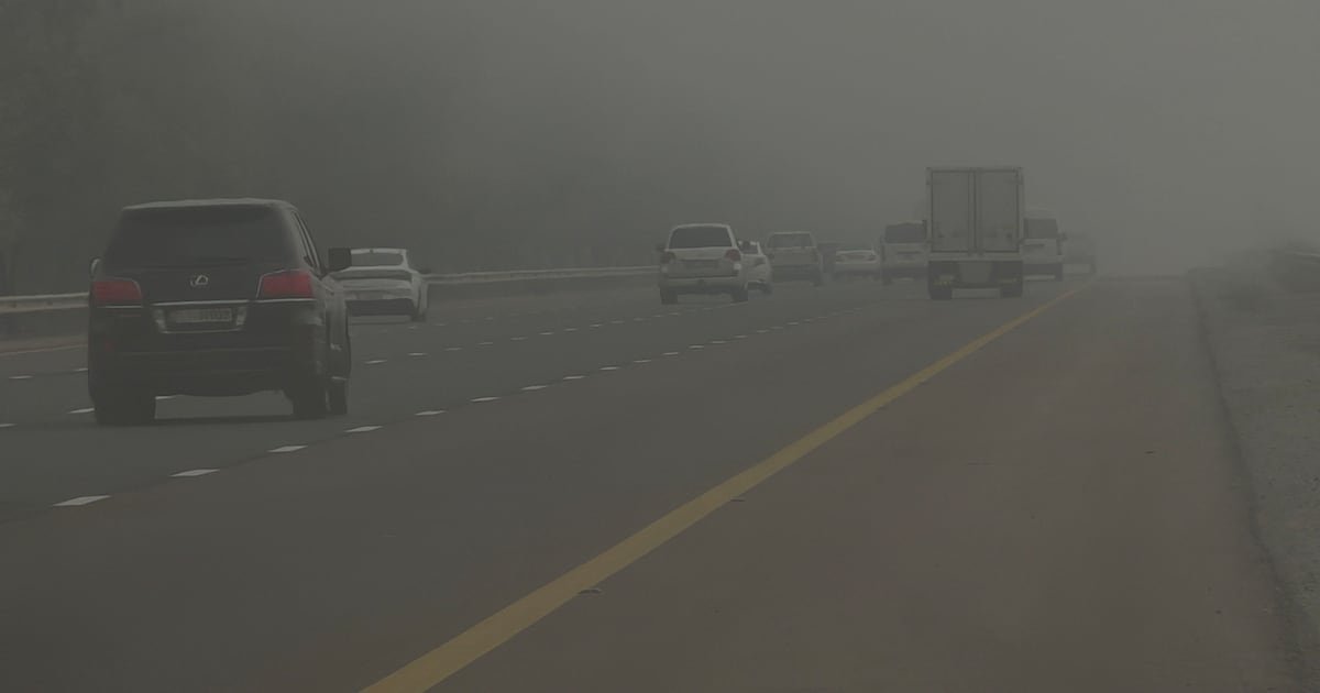 کاهش محدودیت سرعت در ابوظبی و دبی به‌دلیل مه صبحگاهی